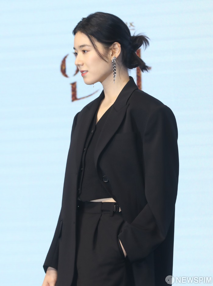 배우 정은채 블랙 수트도 잘 어울려