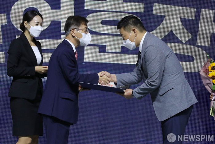 황정호 대웅제약 파트장, 철탑산업훈장 수상