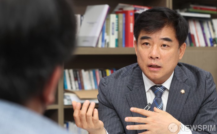 [인터뷰] ①김병욱 루나 사태, 거래소 공동 상장 요건 있었으면 막았을 것