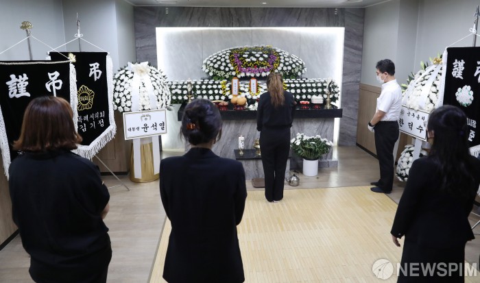 수원 세 모녀 발인 엄수되는 수원중앙병원 장례식장