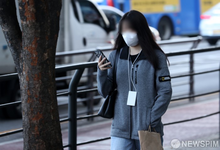 출근길 20도 안팎...달라진 옷차림