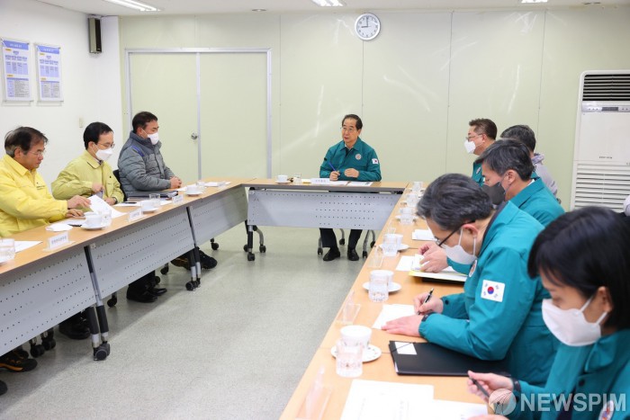 한덕수 총리, 석유제품 입출하 현장점검