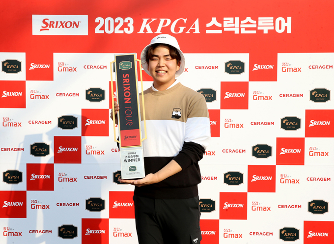 장유빈, KPGA 스릭슨투어 개막전 우승..."AG 金 목표"
