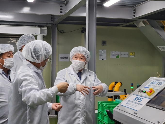 풀무원녹즙 찾아 기업 애로사항 청취하는 이재영 증평군수