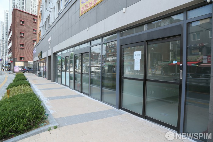 부동산 침체로 주인없는 상가