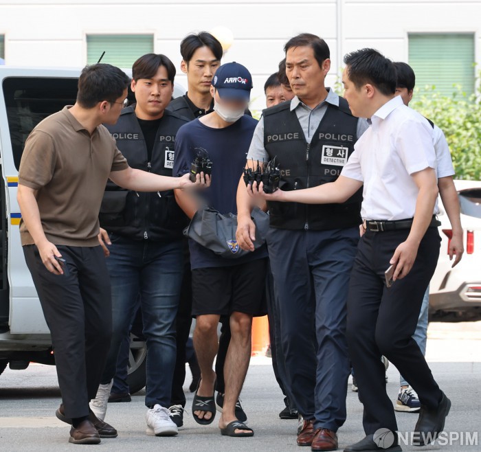 법정 향하는 서현역 흉기 난동 최 모씨