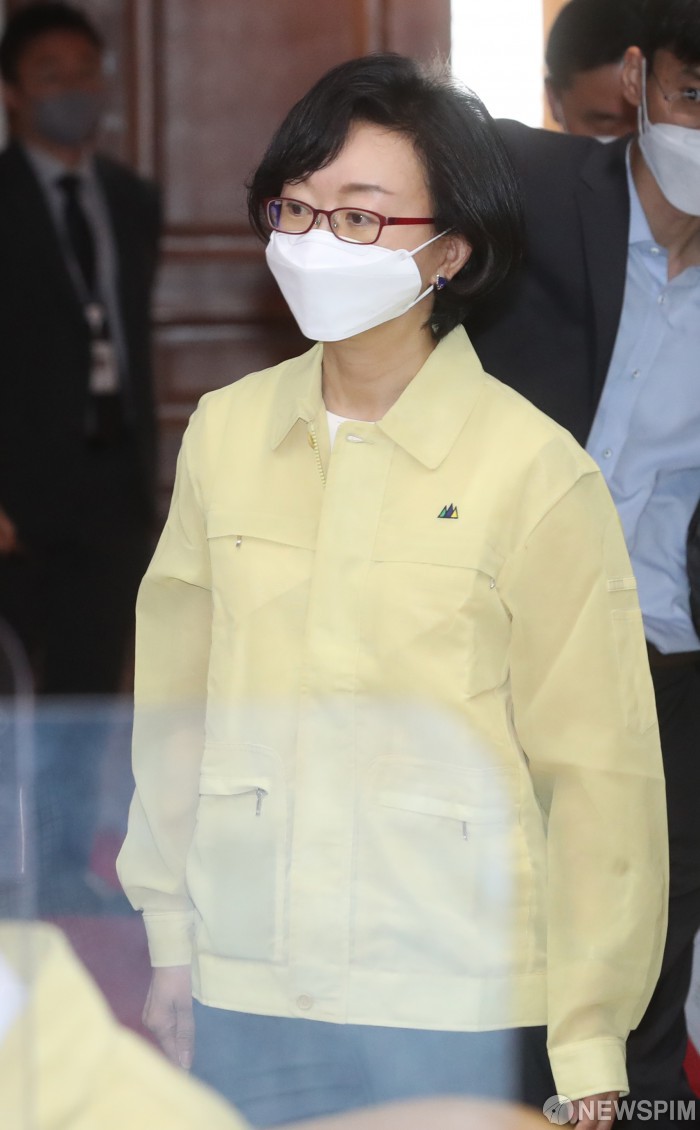 오유경 식약처장, 수산물 가공 현장방문…소비자 체감 정책 추진