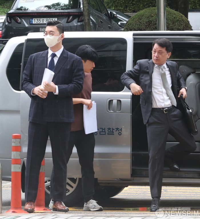 이상영 대우산업개발 회장과 전 대표 법원 도착