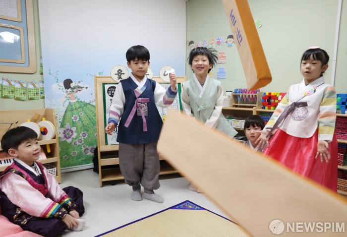 어린이집, 설날 윷놀이 모 나와라