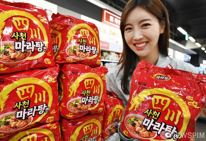 홈플러스, 농심과 손잡고 사천 마라탕면 단독 선론칭