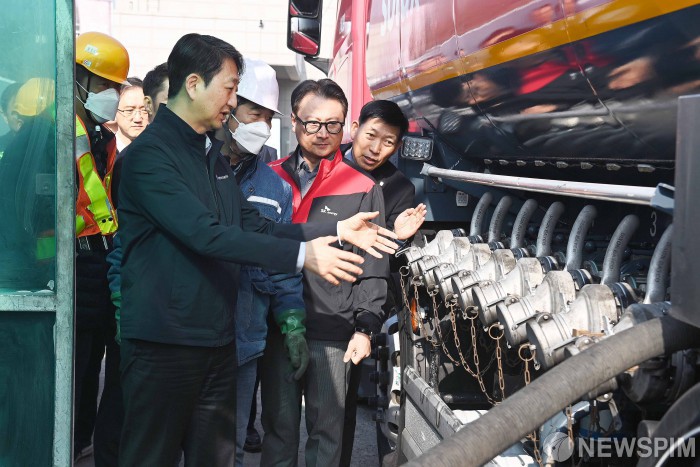 주유소 및 액화석유가스(LPG) 충전소 현장방문한 안덕근 장관