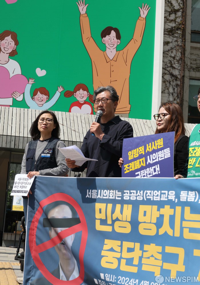 규탄 발언하는  박정규 이음나눔유니온 위원장