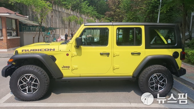 [시승기] 불편함도 매력적인 남자의 차, 더 뉴 랭글러 루비콘 하드탑