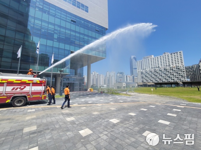 경기도교육청 옥내소화전 소방용수 사용 논란...청소 vs 점검