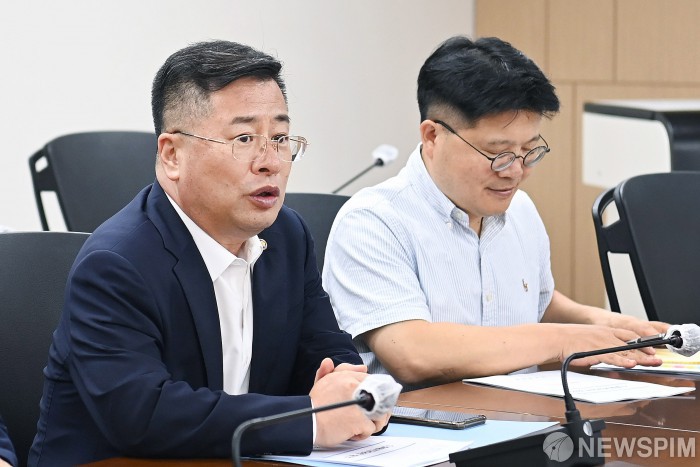 모두발언하는 강경성 산업통상자원부 1차관