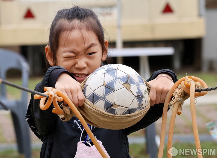 공 쏘기 체험 즐기는 ‘제12회 완주 와일드 앤 로컬 푸드 축제