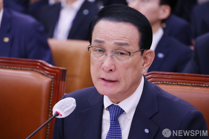 국정감사 자리한 노동진 수산업협동조합중앙회장