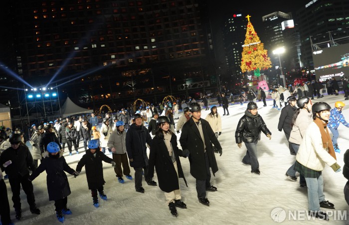 서울광장 스케이트장 개장...52일간 겨울 축제 [뉴스핌 줌인]