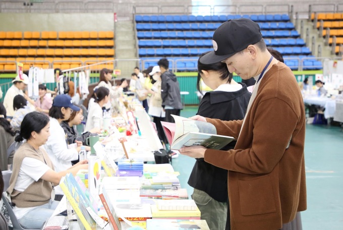 광명시 지역 서점 살리기 나서...도서관 신간 도서 분기별 구매