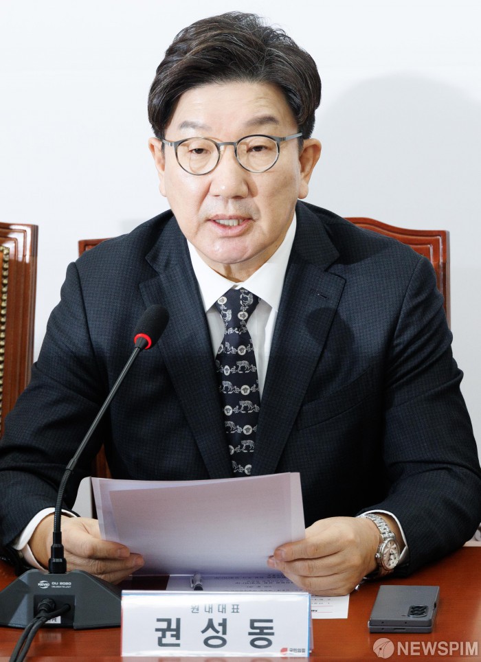 모두발언하는 권성동 원내대표