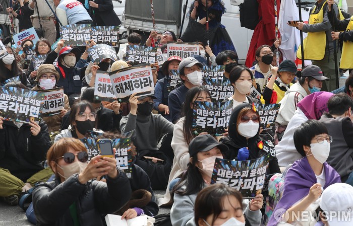 트랙터 대행진 허용하라