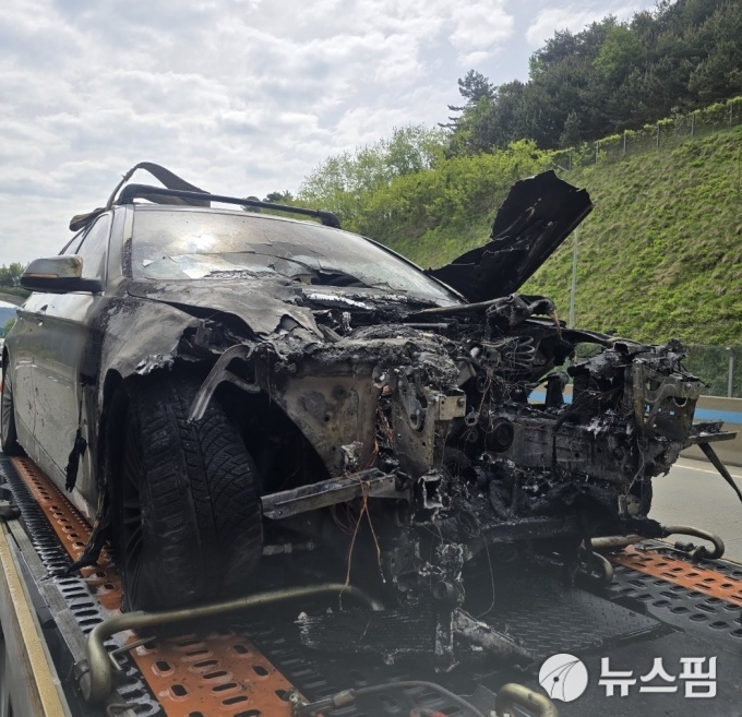 공주 대전당진고속도로서 달리던 승용차 화재...인명피해 없어