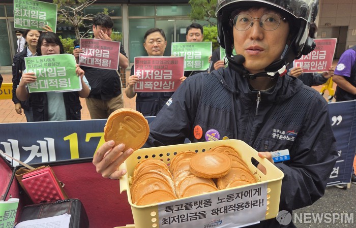 대선후보에게 십원빵 17개 배달합니다