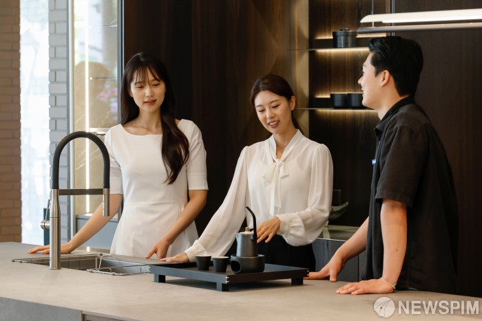 한샘, 1호 플래그십 스토어 리뉴얼 오픈... 신제품 키친바흐 공개