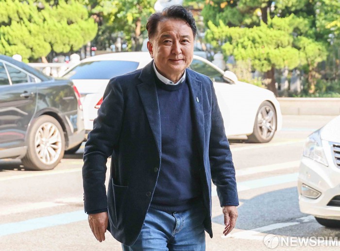 경찰서 출석하는 김영환 충북도지사