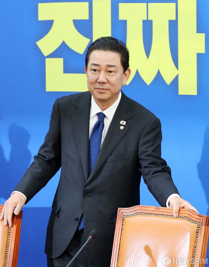 김병기, 민주당 원내대표직 전격 사퇴