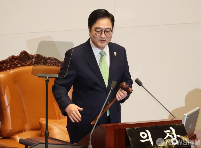 의사봉 교체 관련 발언하는 우원식 국회의장