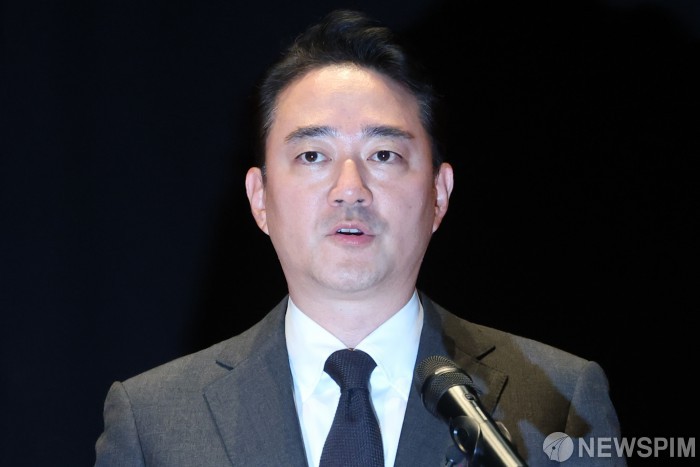 사과 기자회견 연 홍정도 중앙그룹 부회장