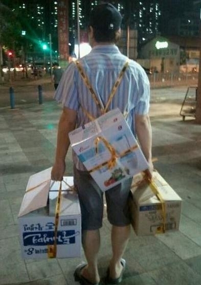울 아빠의 백팩 화제...누리꾼 기발하다
