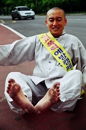 민휴스님, 학교폭력 예방차 맨발고행길 나서