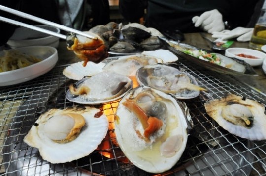 ‘생생정보통’ 회식장소 일번지 ‘통큰조개찜’…궁중전골도 ‘군침’