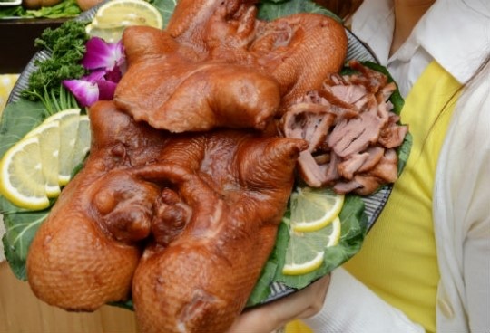 ‘생생정보통’ 가마솥오리훈제구이 VS 한방가마솥 닭볶음탕…가마솥식당 대결