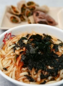 ‘생생정보통’ 콧등치기국수ㆍ메밀전병 外…정선5일장 회동집은?