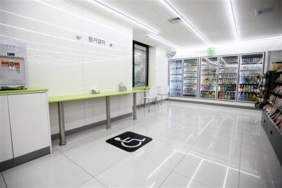 [실버산업 패러다임 시프트] 유통업계 ‘실버 모시기’