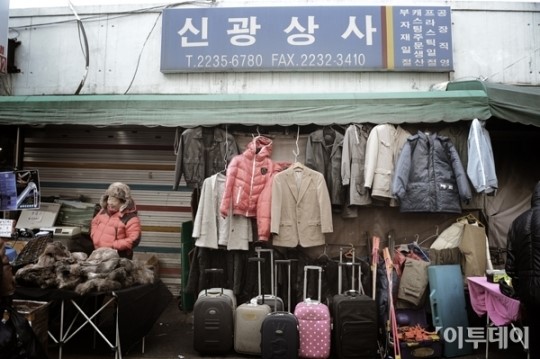 [장세영의 서울 숨은그림찾기] 없는 게 없는 과거로의 시간여행  동묘 벼룩시장