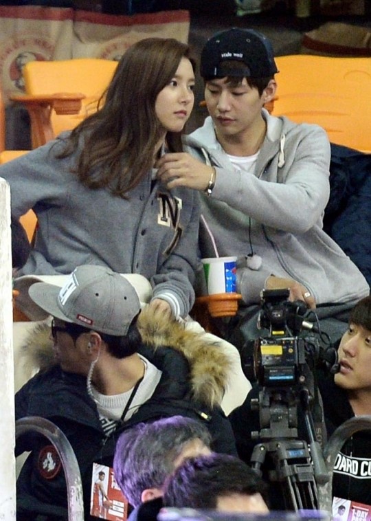 [포토] 우결 김소은- 송재림, 농구장 데이트... 챙겨주는 모습이 진짜 커플같네