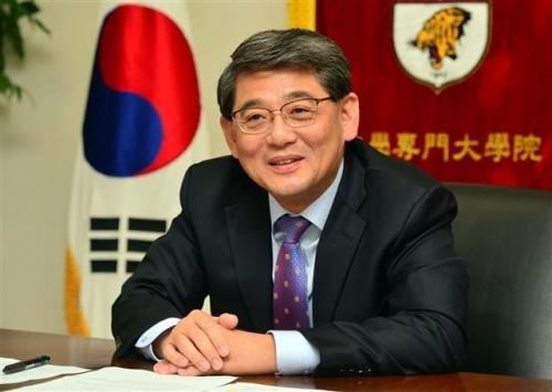 [한국의 로스쿨] 김규완 고려대 로스쿨 원장 “변시, 성적도 합격만큼 중요… 최고 만들기 위해 최선의 노력”