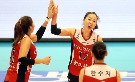 ‘리베로’ 김해란…인삼공사 거미줄 수비에  현대건설 ‘발목’