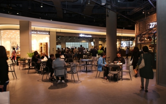 송도서 ‘빠른 스타트’ 현대프리미엄아울렛…유통 3사 경쟁 승기 잡나