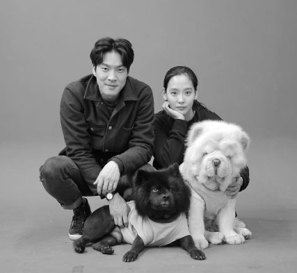 다나, 연인 이호재와 함께한 사진 공개… 늠름한 반려견들도 함께!