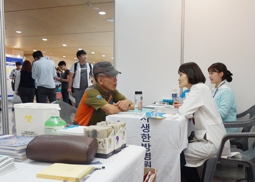 광주자생한방병원, 취업박람회서 구직상담과 의료지원 나서