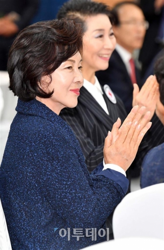 [포토] 박수치는 홍라희ㆍ김성주