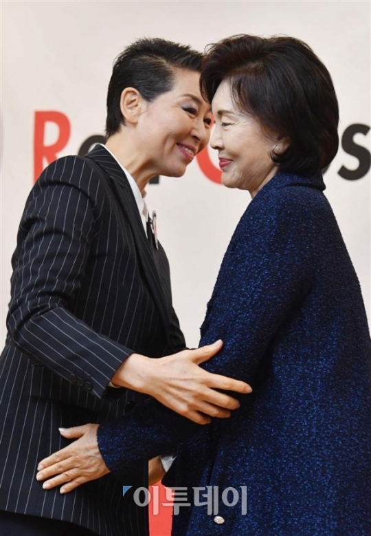 [포토] 포옹하는 홍라희ㆍ김성주