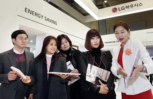 LG하우시스, ‘경향하우징페어’서 에너지세이빙·친환경 자재 선보여