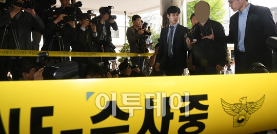 [포토] 김경수 의원 보좌관 한모 씨, 피의자 신분으로 경찰 조사