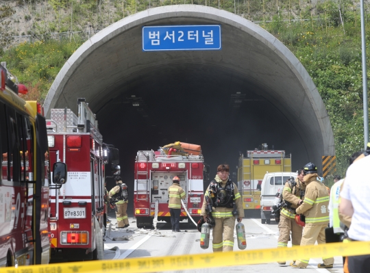 울산~포항고속도로 범서 제2터널서 화재 발생…22명 부상 인근 병원으로 이송